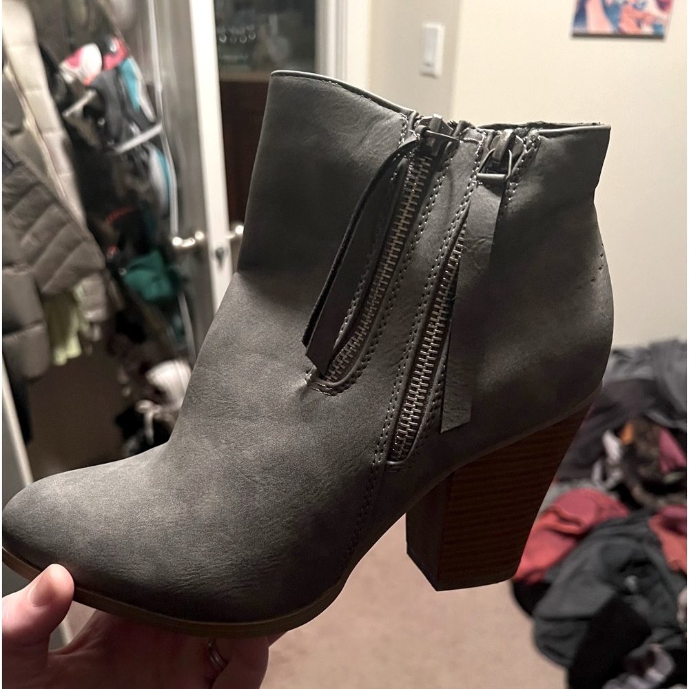 Super cute ankle boots size 8